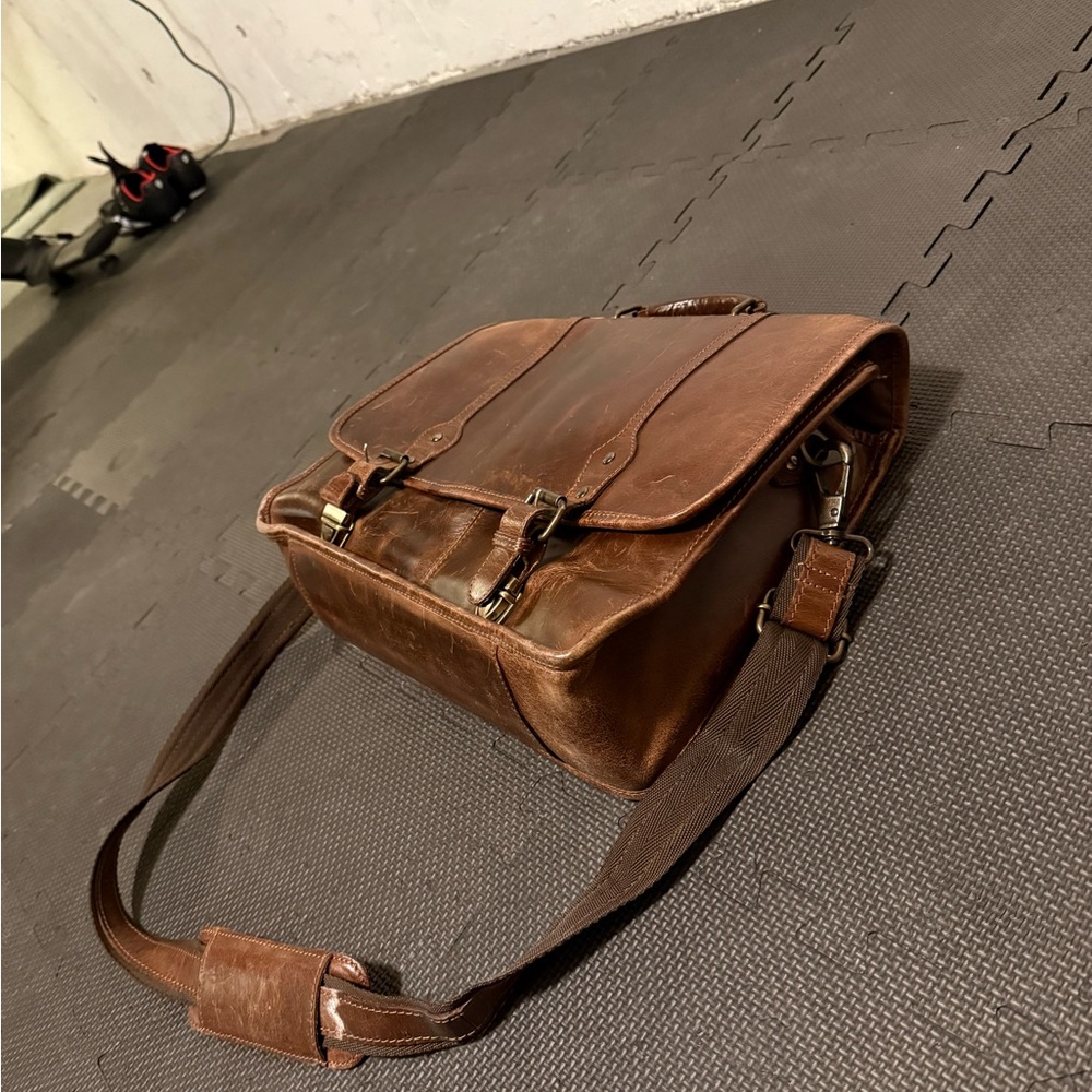 Levinson Buffalo Leather Messenger Bag - Rich Brown - Picture 5 of 16